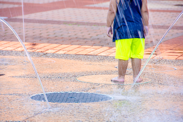 https://www.fcgov.com/parks/img/splash-pad_general-2.jpg